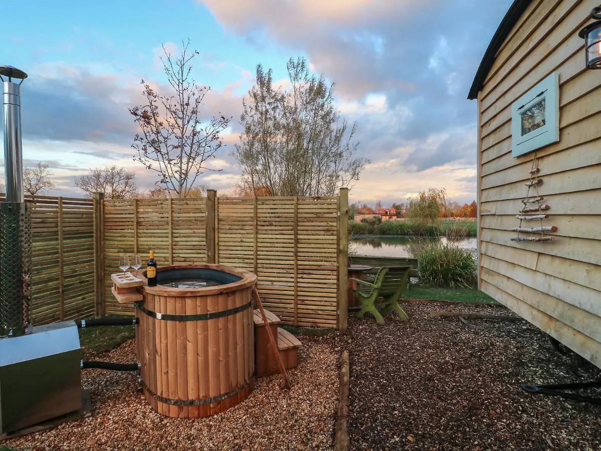 Herbie'S Shepherds Hut Villa Nottingham United Kingdom