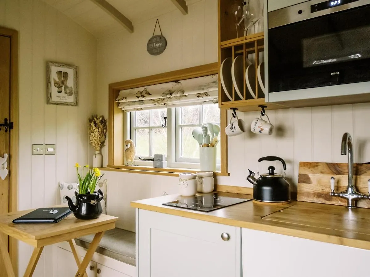 Herbie'S Shepherds Hut Villa Nottingham 0*,  United Kingdom