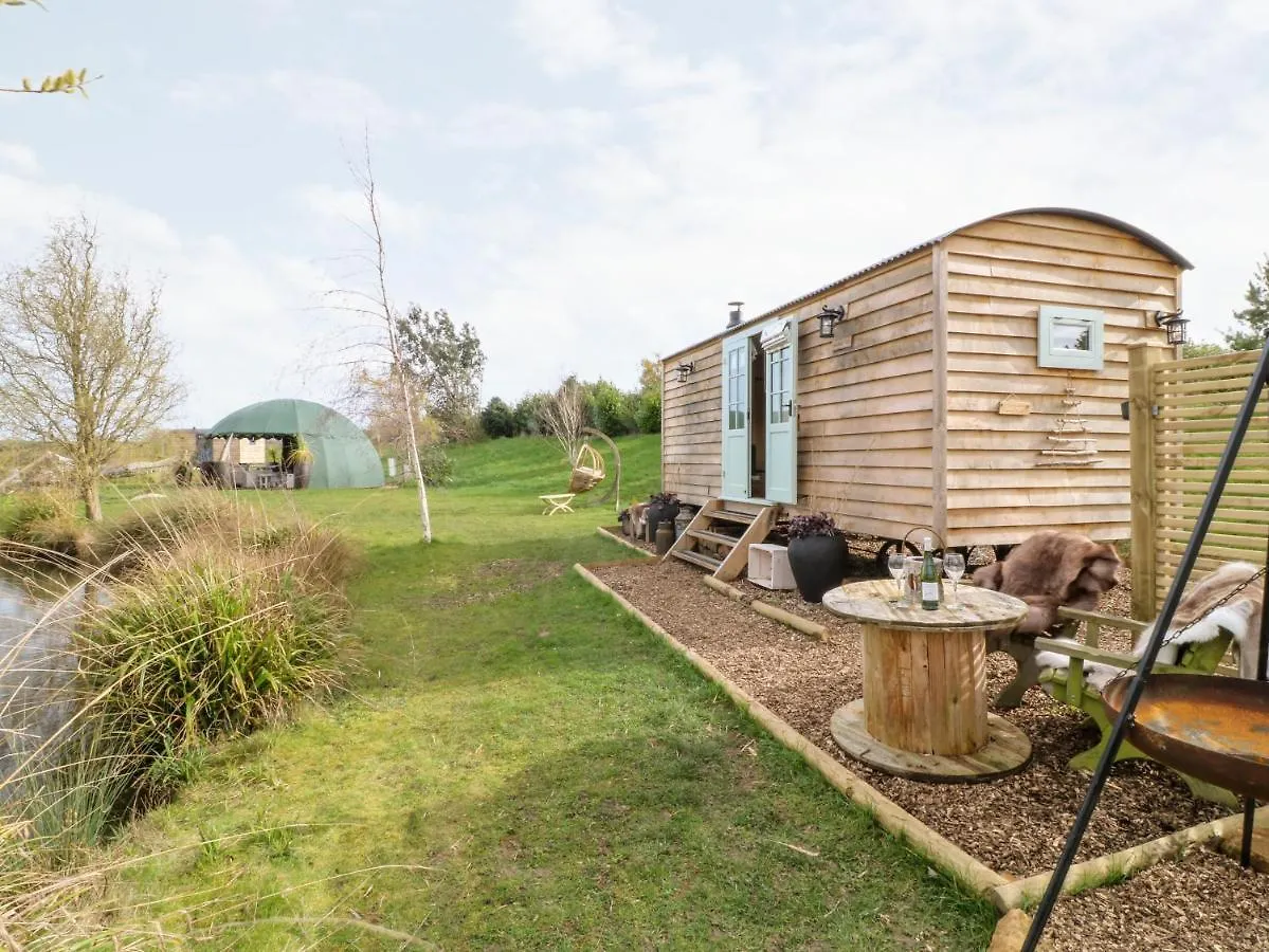 Herbie'S Shepherds Hut Villa Nottingham 0*,  United Kingdom